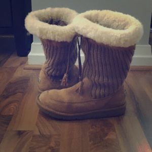 Ugg Australia “Suburban” style boots sz 6